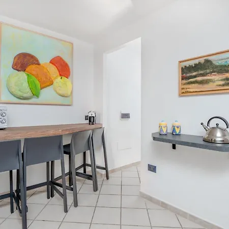 5 Isuledda アパート *